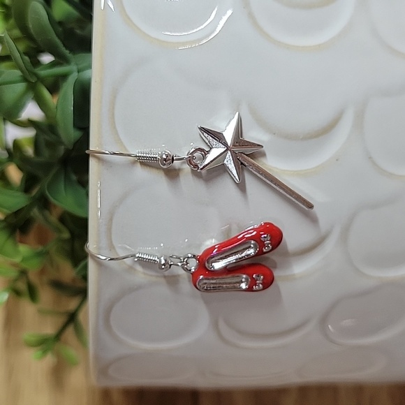 WIZARD OF OZ DOROTHY EARRINGS - Picture 3 of 6